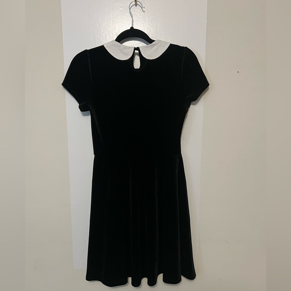 Hot Topic - black velvet w/white Peter Pan collar dress - Picture 2 of 3